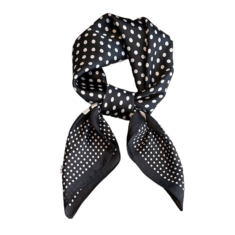 Pañuelo negro con puntos