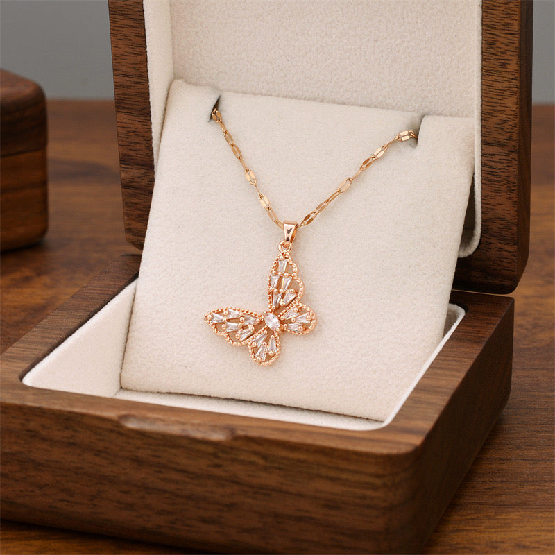 Collar mariposa