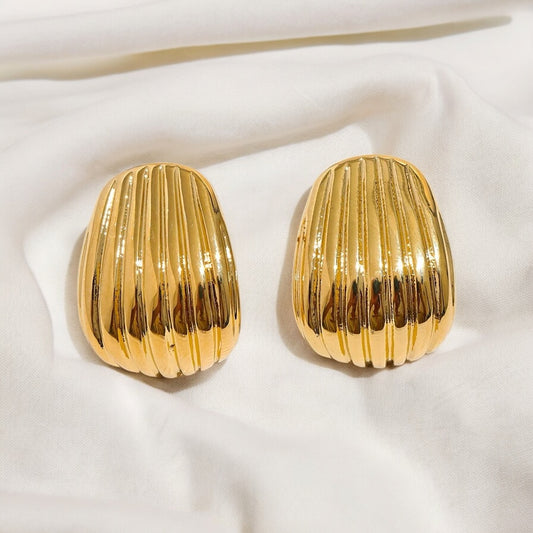 Shell gold earrings