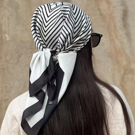 Pañuelo líneas negras