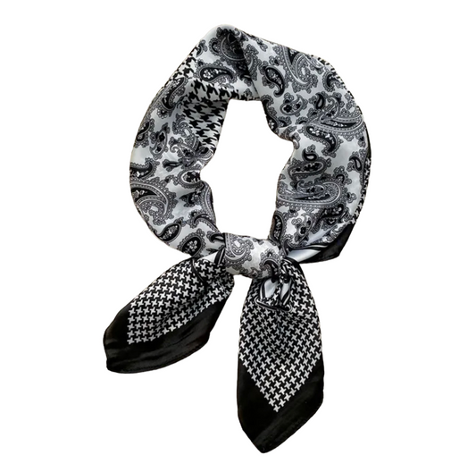 Scarf negra con blanco